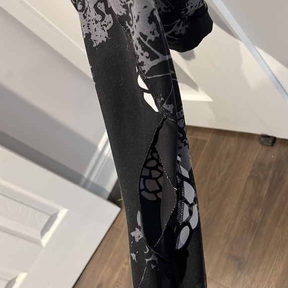 LULULEMON Crop Top Cover Up - 3/4 Sleeve with slit elbows - Vintage Item! - Picture 3 of 7